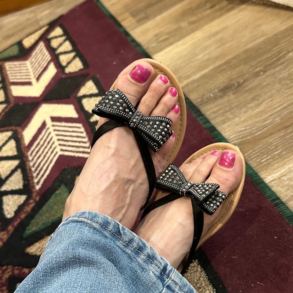 Beaded bow flip flops